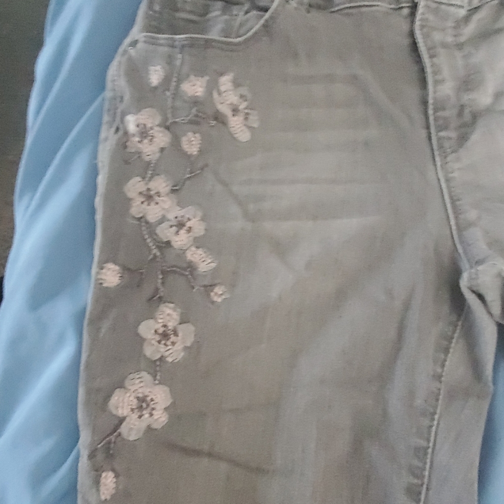 Super cute size 10 flower jeans